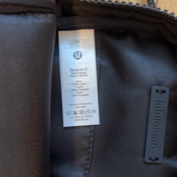 Lululemon cross body pouch - Picture 3 of 5